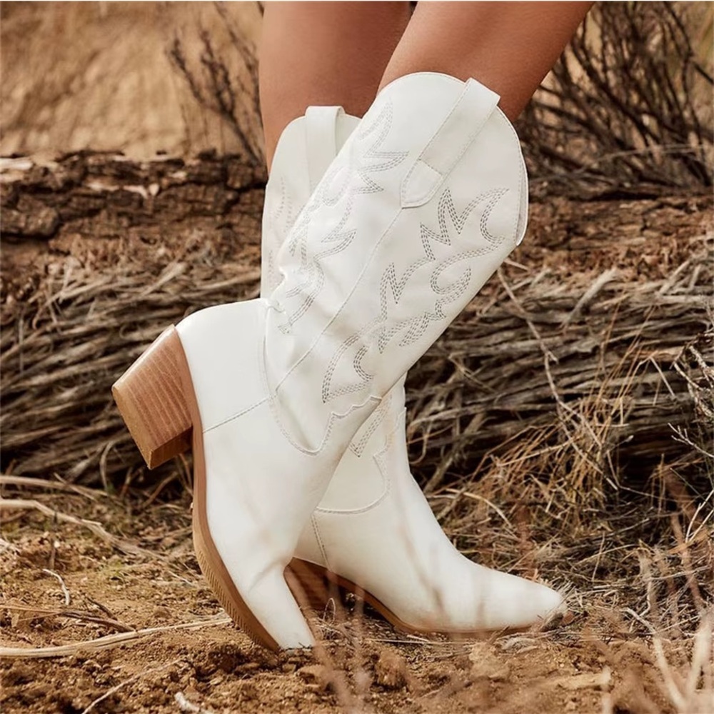 AMAZON White Western Embroidered Cowboy Boots Size 7.5 NWOT